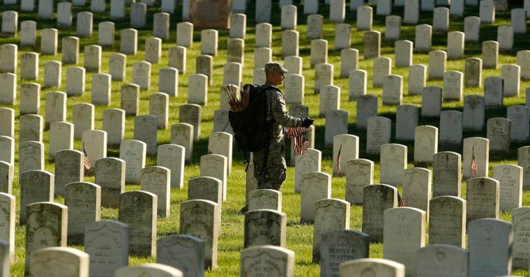 Image of a soldier at the Arlington National Cemetary.
